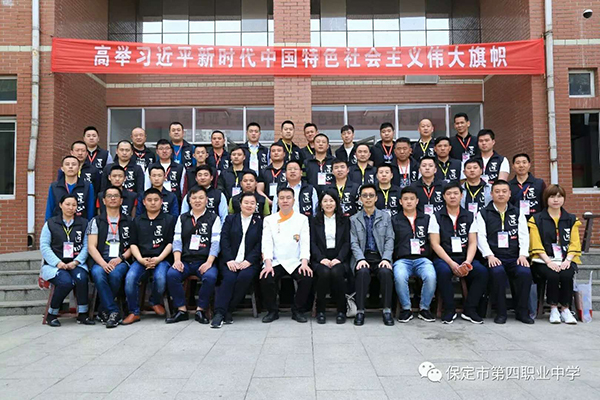 “高举习近平新时代中国特色社会主义思想伟大旗帜” ----学习贯彻十九大精神系列活动