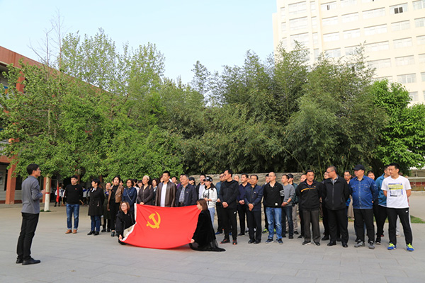 “展示形象·美化环境”党员志愿服务活动
