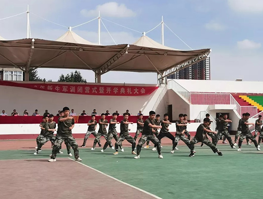 “骄阳无惧，奋勇向前” ——2019年高一新生军训