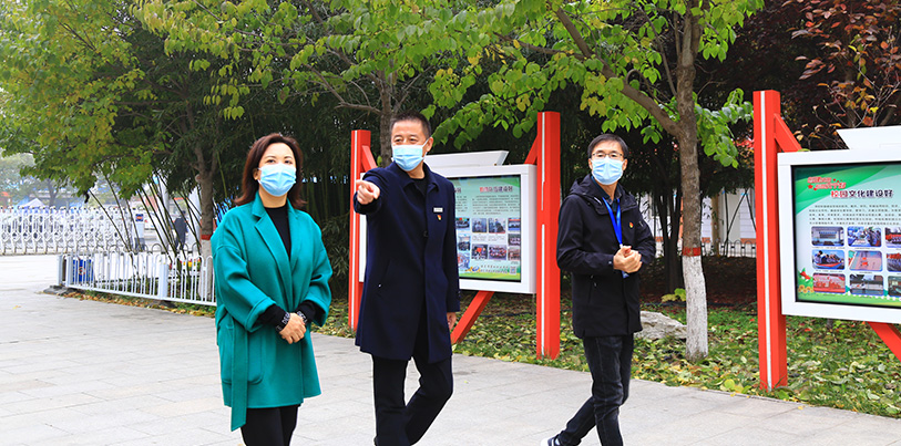 市纪委监委驻市教育局纪检监察组穆小燕书记一行到我校检查指导工作