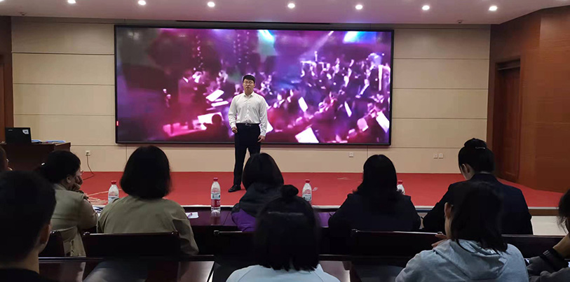 同经典相伴 与诗文同行